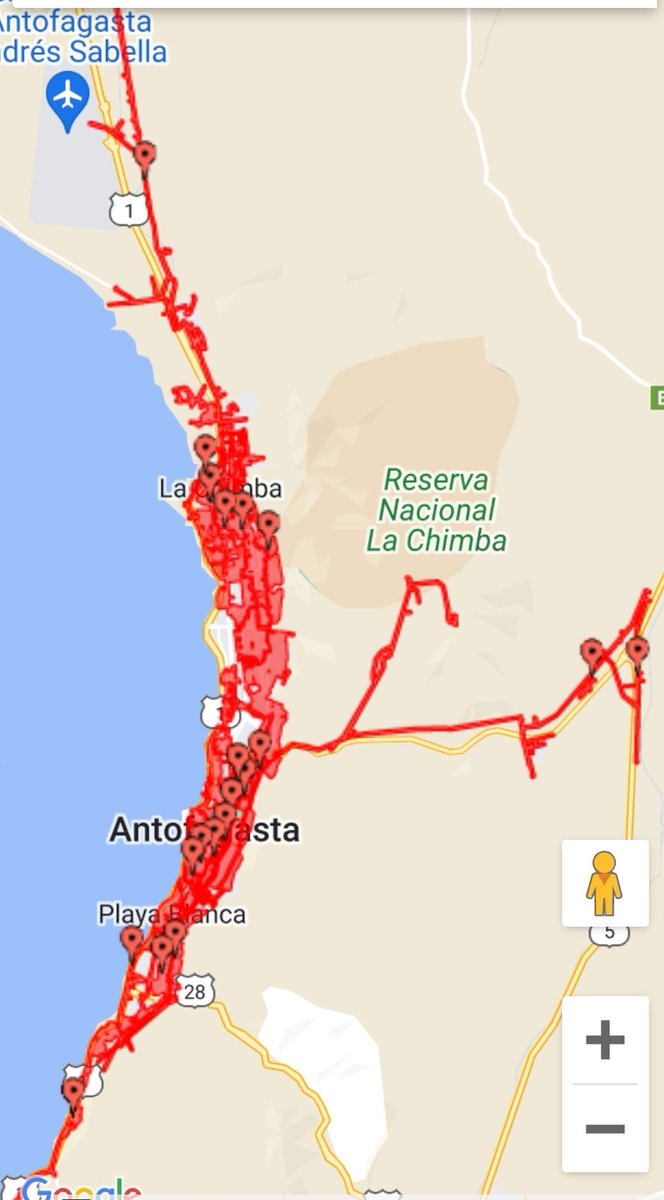 Dayane_Marquez's tweet photo. A esta hora se registra un mega corte de electricidad en #Antofagasta, que afecta a más de 112 mil hogares, según informó CGE, respondería a una falla en una línea de transmisión de Alta tensión pertenecientes a la empresa Transelec. La energía se ha restaurado paulatinamente en algunos sectores. Existen varias arterias sin semaforización por lo que se llama a la precaución. @Cooperativa
