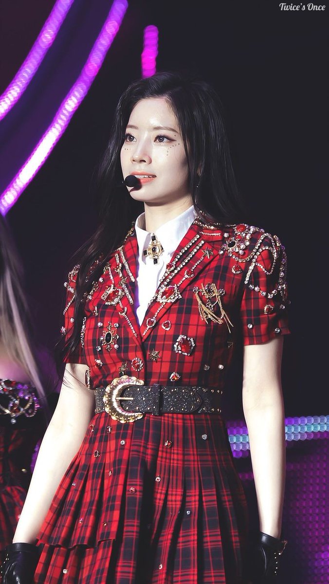 gallerydahyun's tweet photo. kim dahyun is so attractive https://t.co/cicJS4AiUP