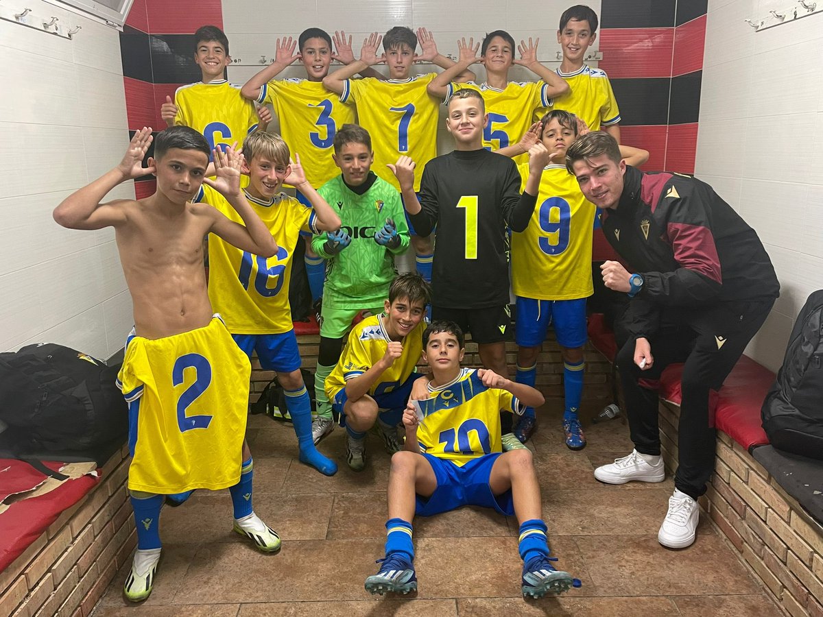 Cadiz_CFCantera's tweet photo. #CanteraCadista 💛💙

💪🏻 ¡Victoria 𝐝𝐢𝐟𝐢𝐜𝐢𝐥𝐢́𝐬𝐢𝐦𝐚 de mucho mérito para el Alevín A! https://t.co/viBRww8K0e