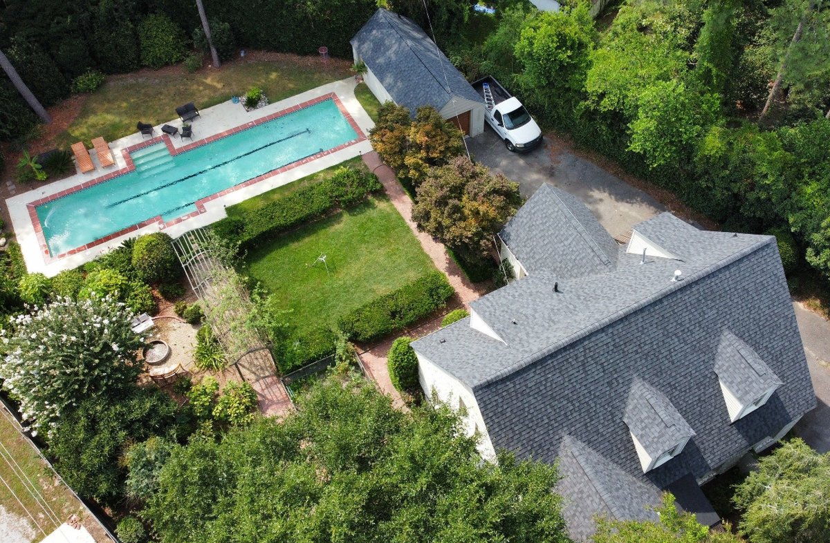 TheRedShirtGuys's tweet photo. Why move to Italy when you can live an Italian dream right here in Columbia?! Thanks to this homeowner for trusting us to replace the roof of their home. Che bel posto! https://t.co/XvpLGkFvj0