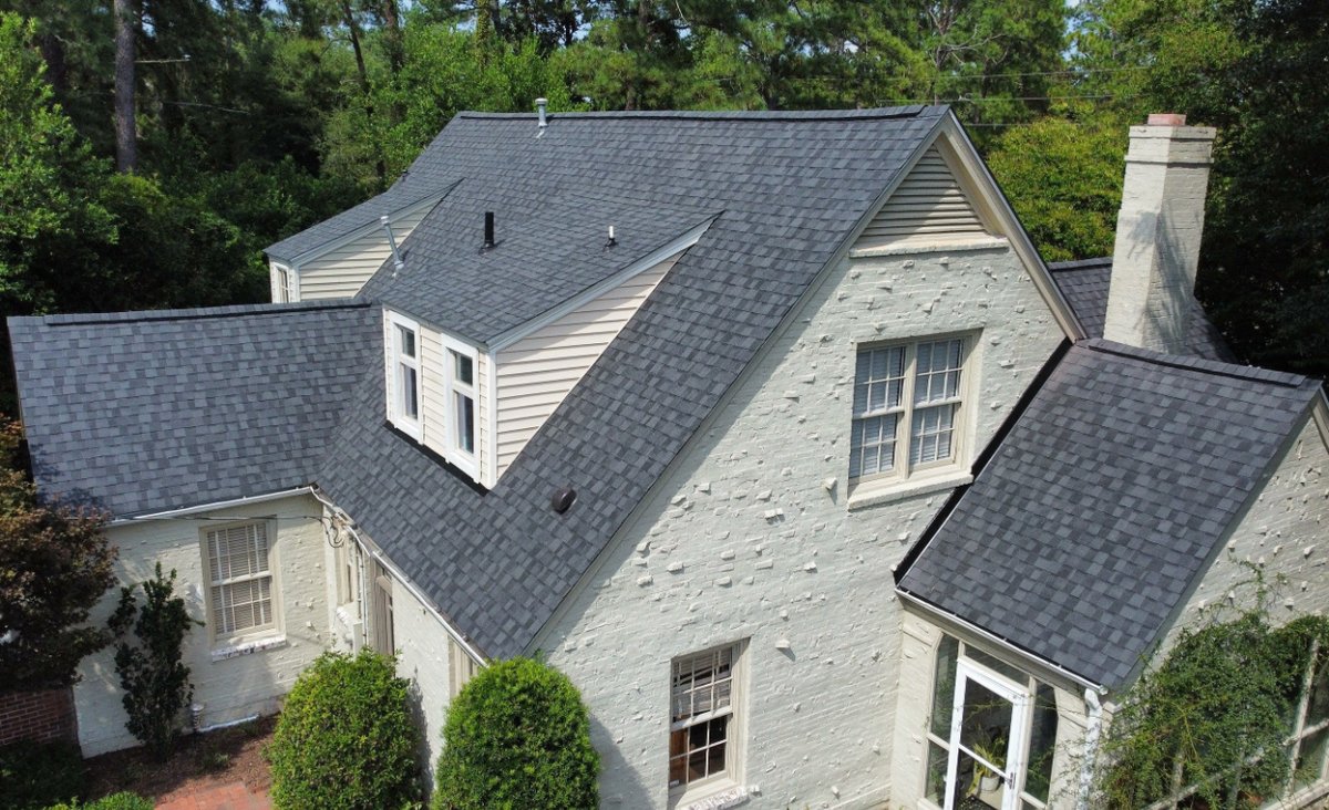 TheRedShirtGuys's tweet photo. Why move to Italy when you can live an Italian dream right here in Columbia?! Thanks to this homeowner for trusting us to replace the roof of their home. Che bel posto! https://t.co/XvpLGkFvj0