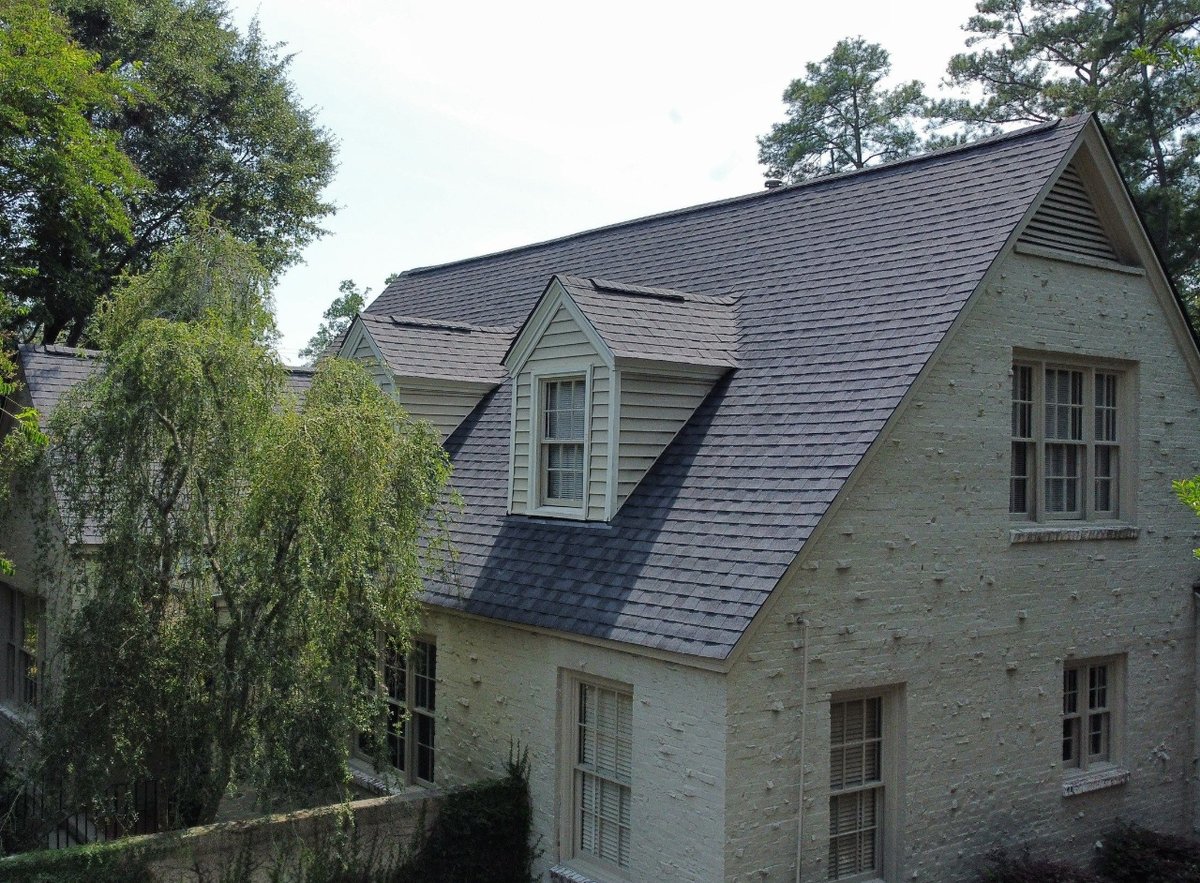 TheRedShirtGuys's tweet photo. Why move to Italy when you can live an Italian dream right here in Columbia?! Thanks to this homeowner for trusting us to replace the roof of their home. Che bel posto! https://t.co/XvpLGkFvj0
