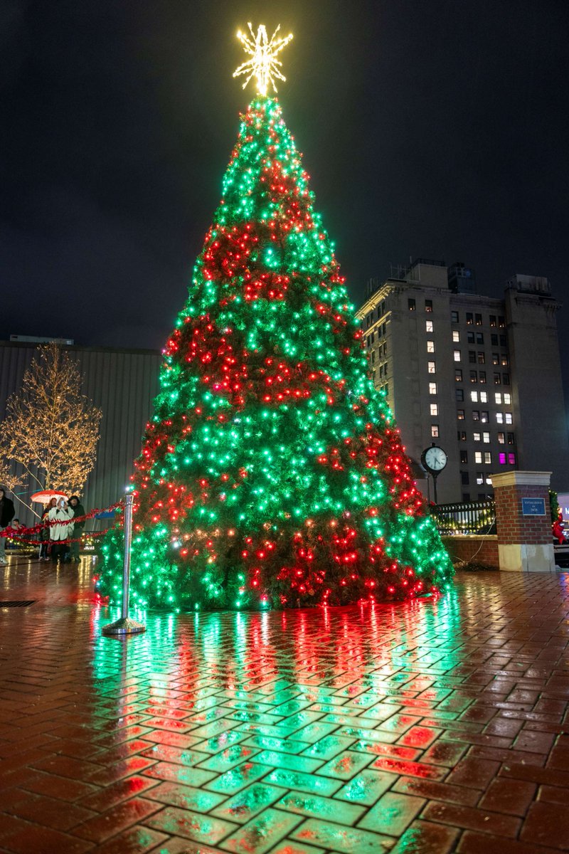 hazletoncando's tweet photo. #ICYMI๐จ
We recently held our 3rd Annual Community Park Tree Lighting! ๐๐ถ
Despite the rainy weather, the community supported this event and made it a night to remember.
Thank you to all who helped make this event a success!
#HazletonfortheHolidays #CANDOParkTreeLighting23 https://t.co/t2h8zZ8ZT6