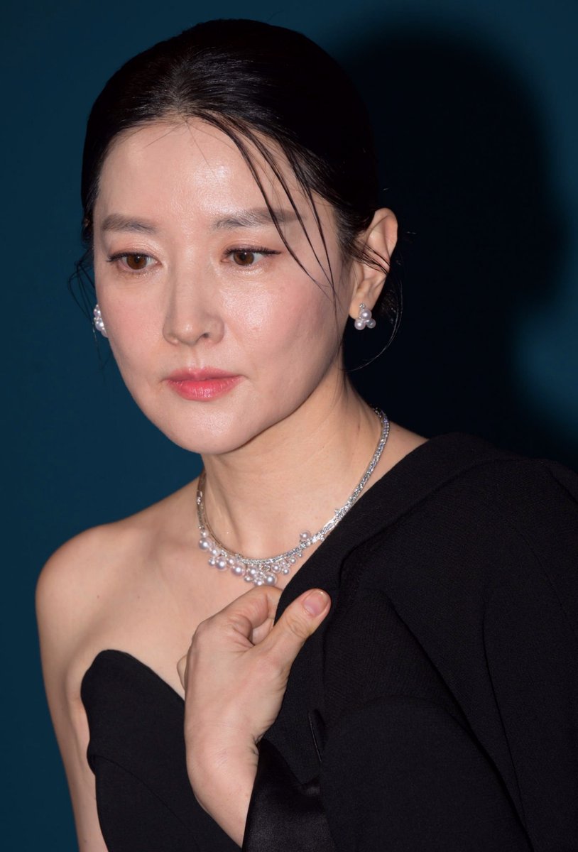 CyberpunkStar's tweet photo. 有人喜欢熟女嘛
#李爱英 #LeeYoungAe https://t.co/2ZqiSmEdNC