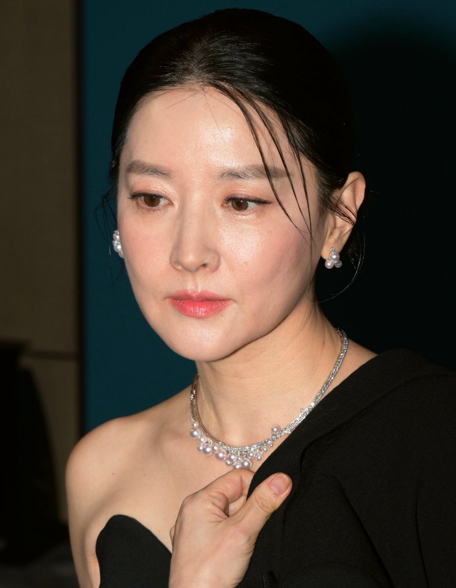 CyberpunkStar's tweet photo. 有人喜欢熟女嘛
#李爱英 #LeeYoungAe https://t.co/2ZqiSmEdNC