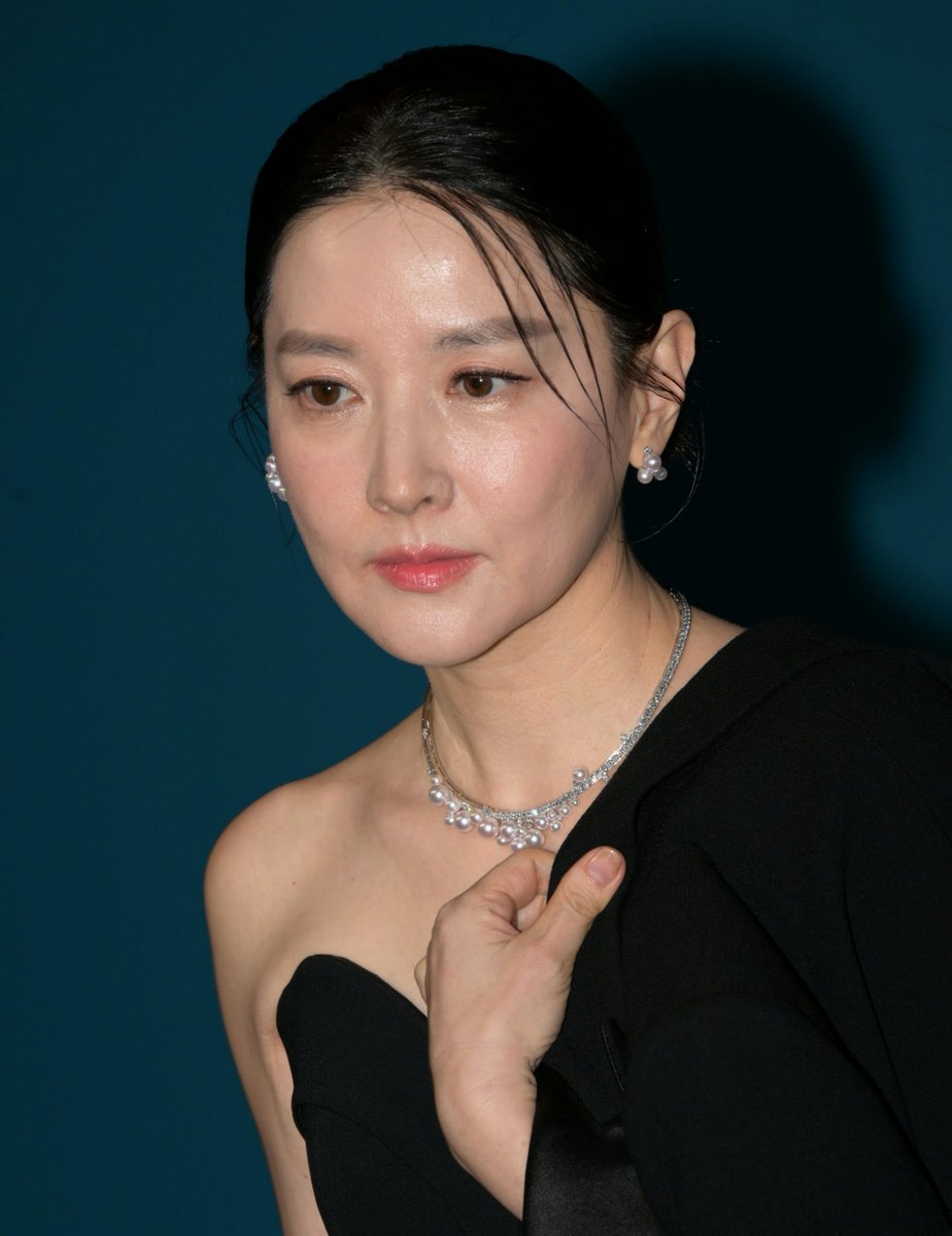 CyberpunkStar's tweet photo. 有人喜欢熟女嘛
#李爱英 #LeeYoungAe https://t.co/2ZqiSmEdNC