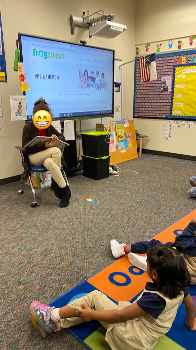 olivialuna03's tweet photo. Acts of service our Smith Student Council read to Pre-K Holiday Books 📚🎄⭐️ #ActsOfServices #Welovetohelp #HolidayCheers @ElementarySmith https://t.co/LIdjWoZtWe