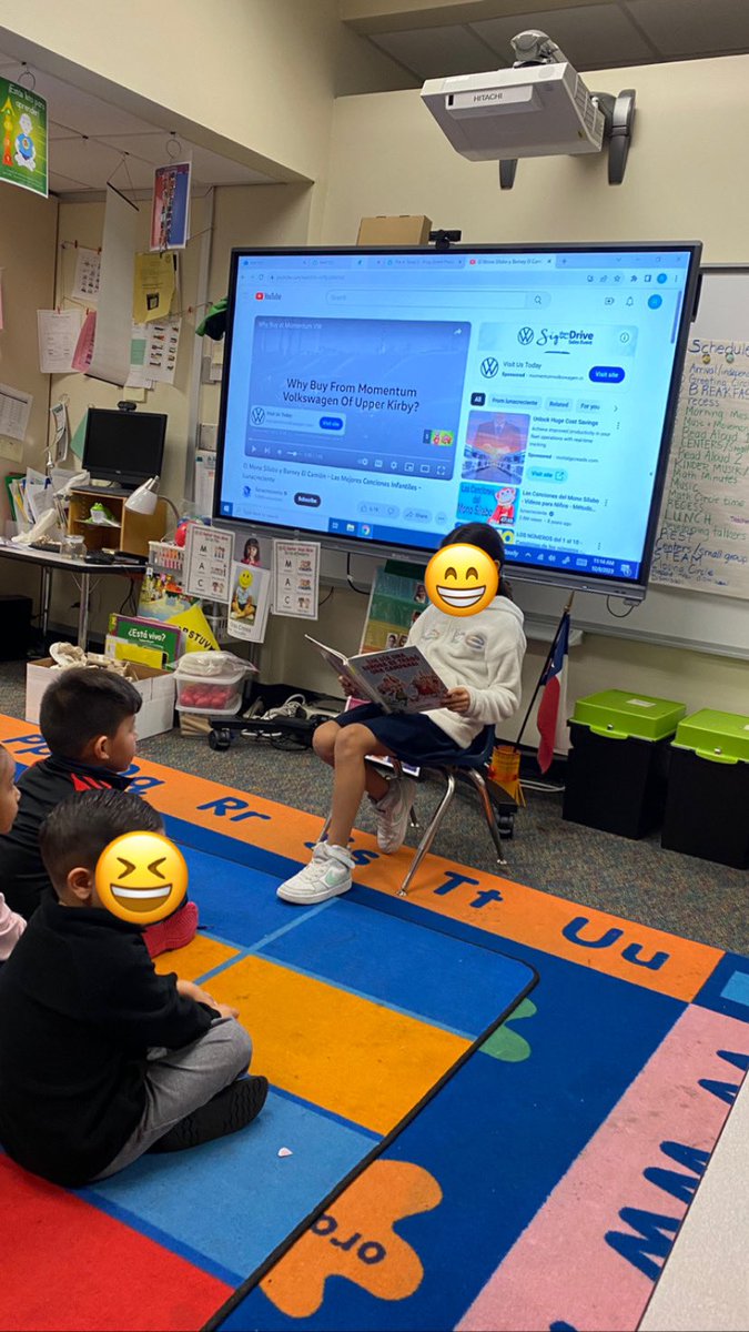 olivialuna03's tweet photo. Acts of service our Smith Student Council read to Pre-K Holiday Books 📚🎄⭐️ #ActsOfServices #Welovetohelp #HolidayCheers @ElementarySmith https://t.co/LIdjWoZtWe