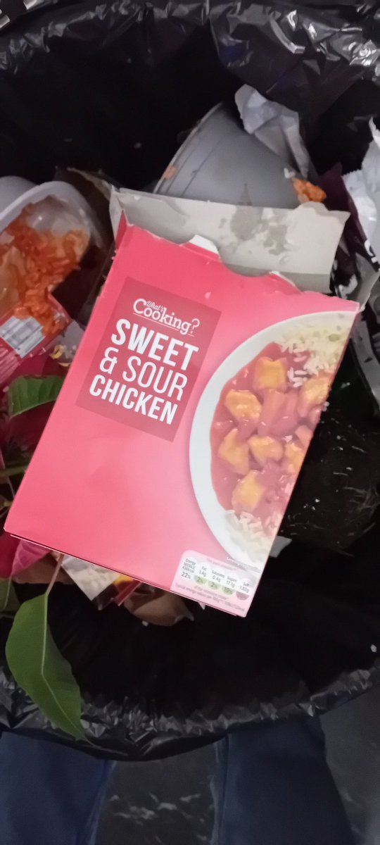 DavefromHeysham's tweet photo. Well,this is where this belongs,in the trash.Very rare I do a trash pic but hey  @LidlGB ,I know it's only 85p but really,4 tiny pieces of chicken literally swimming in a sea of not very nice sauce,could do better #Disappointed https://t.co/cXVGS9MggY
