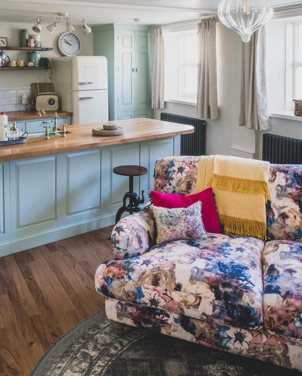 tetradsofas's tweet photo. An idyllic escape in Lincolnshire, featuring the Ruffle. It's time to wind down and get cosy βοΈ
π· @theburrowescape
#tetradsofas #ruffle #cosyclub #homesweethome #cosyhome #myhomevibe #interiordesign #furnituremaker #luxuryfurniture https://t.co/3UEJQhppDn