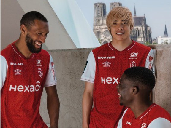 🚨 Pour fêter l’arrivée des 1000 abonnés, je fais un concours pour vous faire gagner un maillot authentique domicile ou extérieur, 

Pour participer au concours, vous devez me suivre, RT et ❤️ le tweet tout simplement !

TAJ le 24/12 si les 1000 abonnés sont arrivés d’ici là 😊