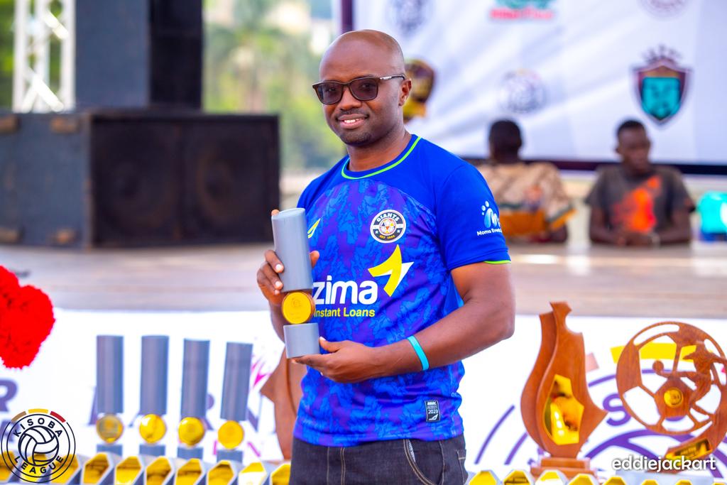 KISOBALeague's tweet photo. Appreciation Award to the League Chairman — @byamukamamartin . 

#KISOBALeague #TuzeBwera https://t.co/v3YY3qYifY