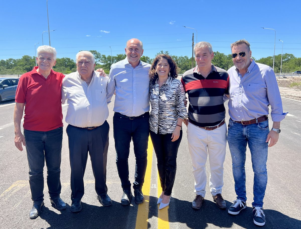 Inauguramos, en Vera, la pavimentación de la RP N°36, una ruta transversal que potenciará este corredor y va a dejar a la región mucho mejor preparada. Son obras que aportarán comunicación, que a la vez, favorecerá a la logística, la producción, y la radicación de industrias en
