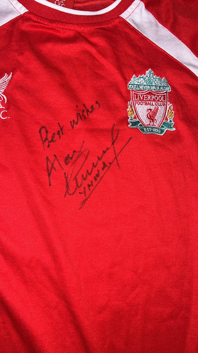 Har støvet den her gamle Liverpool trøje af, nogle bud på hvem autografens ejermand er? 
#lfcdk #pldk #YNWA