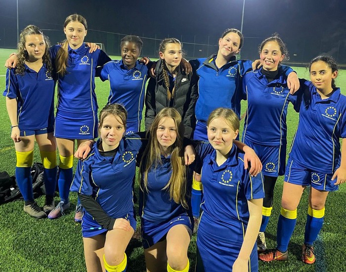 angloeuropean73's tweet photo. β½οΈ The Year 9 girls won their football game 4-1. They worked fantastically as a team and scored some great goals! Player of the match was Anya.β½οΈ
#AngloFamily #AngloPE #Year9 #PlayerOfTheMatch #GirlsFootballTriumph https://t.co/jjg5gsCMXG