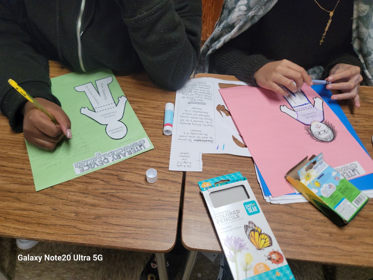 msms_bulldogs's tweet photo. Ms. Metcalf's 7th grade ELA class is reading "Refugee." Today's focus was on describing the characteristics of a chosen character. All students were engaged in a hands-on activity with an artistic twist.
#msmsistheplacetobe #talentedstudents #talentedteacher #artsineducation https://t.co/RZuOWHdx4R