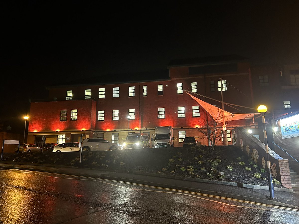 Helping to light the UK orange to support #NationalGriefAwarenessWeek <a href="/NCAlliance_NHS/">Northern Care Alliance NHS Foundation Trust (NCA)</a> <a href="/AliceDa93416470/">Alice Davies</a> <a href="/VickT75/">Victoria Thorne</a> <a href="/jacqui_burrow/">Jacqui Burrow</a> @ClaireRathmill <a href="/goodgrieftrust/">The Good Grief Trust</a> thank you to the teams who supported our SWAN bereavement team and all who shared their stories and thoughts with us 🦢
