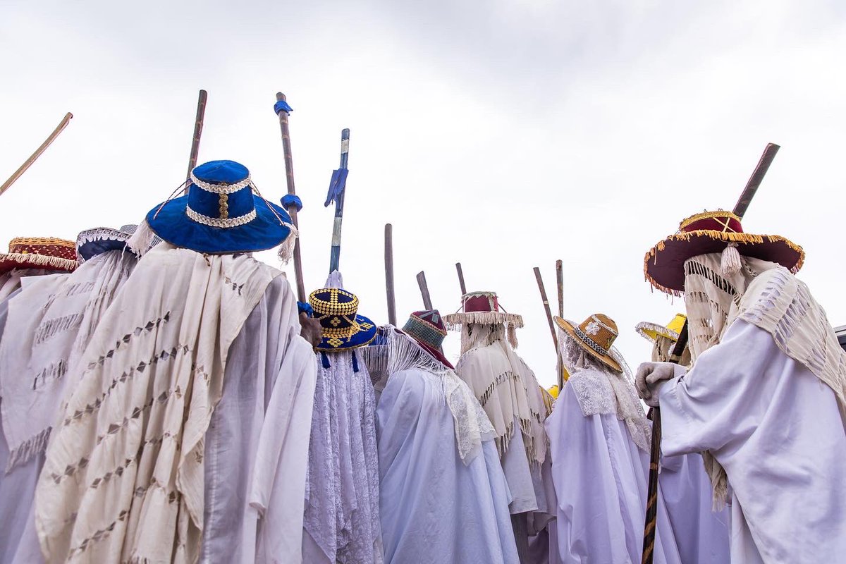 Do you know Èyò originates from Ìpéru in Ogun State? History has it that Èyò was taken to Lagos to entertain guests at a ceremony and has now bcm wt is more celebrated in Lagos. ‘Documenting Culture & History’ toyinadedokun.com One Story at a Time #eyo #toyinadedokun