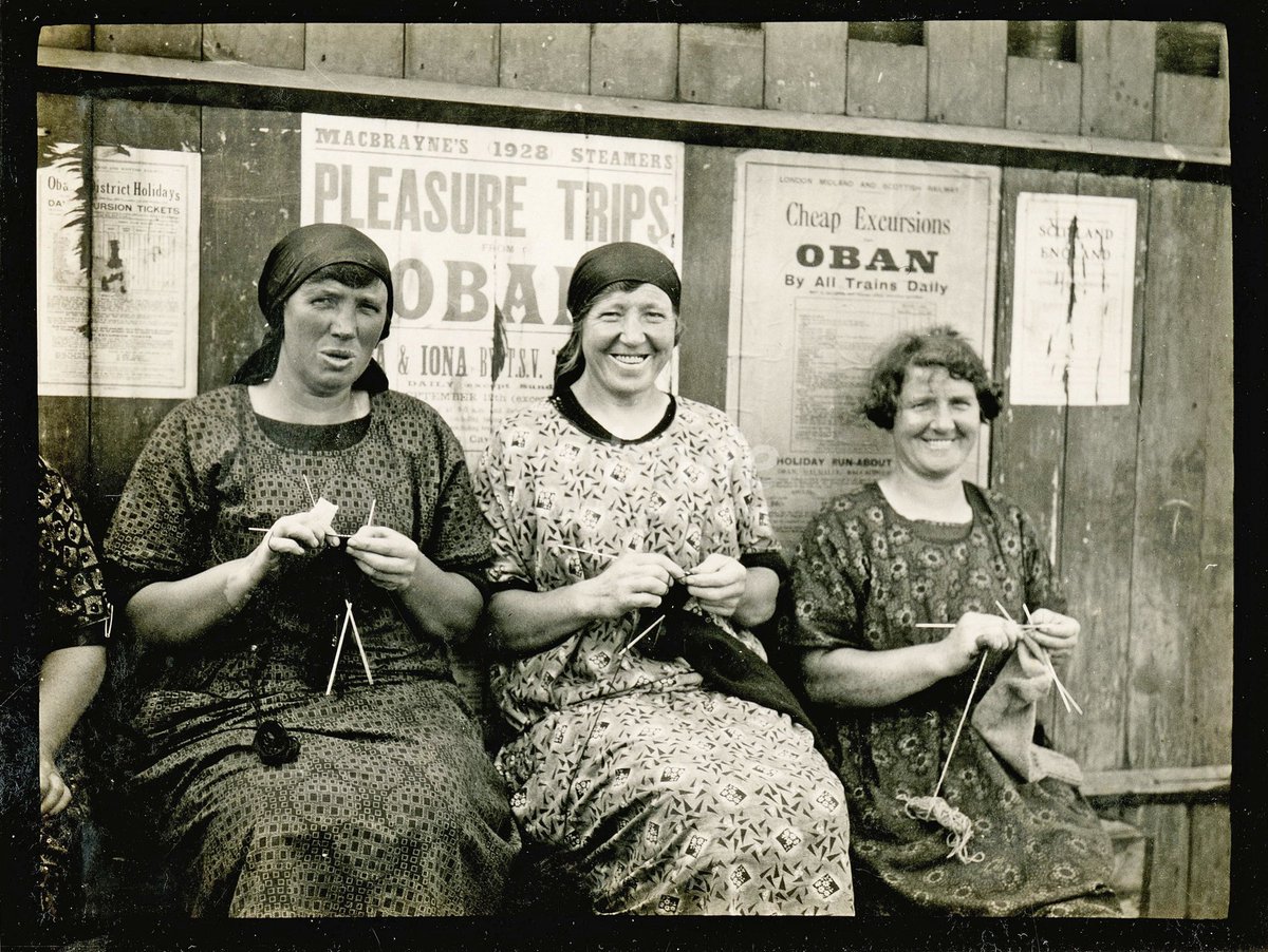 #Oban, 1931. These women worked in the fishing industry, gutting, curing and packing the fish.
#knitting 

source: <a href="/hlharchives/">Highland Archives</a>, D1751/2/1/11]