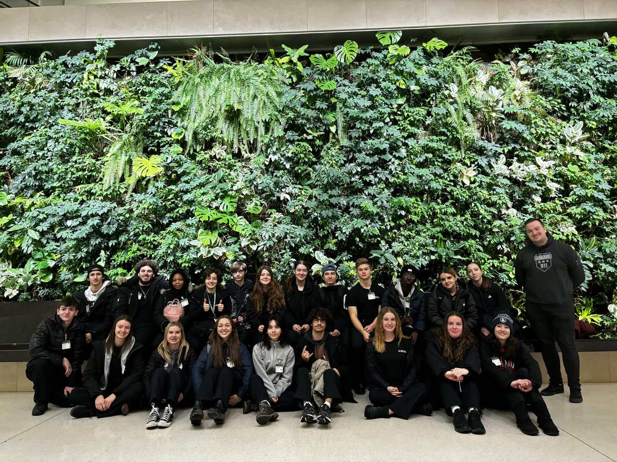 SPP_PPS's tweet photo. Aujourd’hui, le SPP a la chance d’accueillir les étudiant-e-s du @ecolecatholique du programme FOCUS 911.
Au cours de la journée, les étudiant-e-s rencontreront nos employé-e-s et discuteront avec eux afin d’en apprendre d’avantage sur le rôle de premier-ère répondant-e. https://t.co/0tv23aCGUg