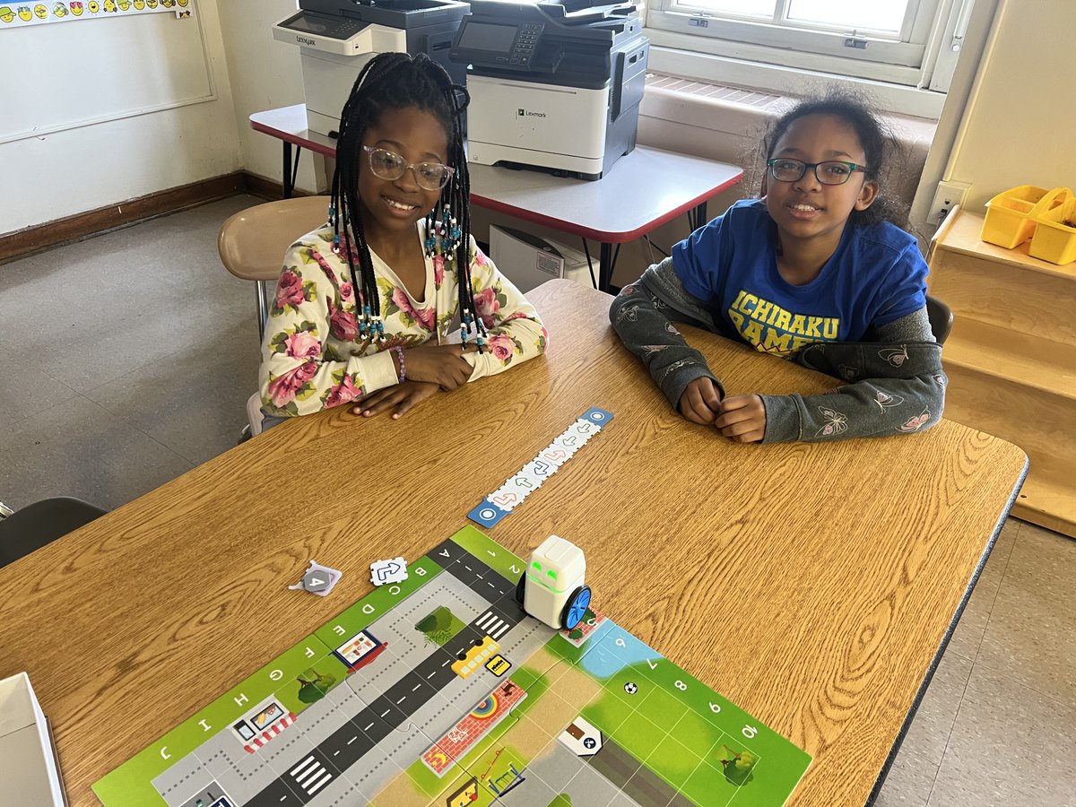 PS46QAlleyPond's tweet image. @NYCSchools @DOEChancellor @D26Team 

Students at P.S. 46Q participated in Computer Science Education week and learned about programming our screen-free robots!  

#CSforAllNYC #CSEdWeek2023