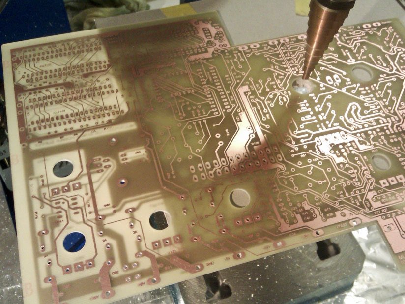 Plasma_Dan's tweet photo. @idlehandsdev My first PCB, etched myself. Took me forever to build. https://t.co/UowK1GkAdf