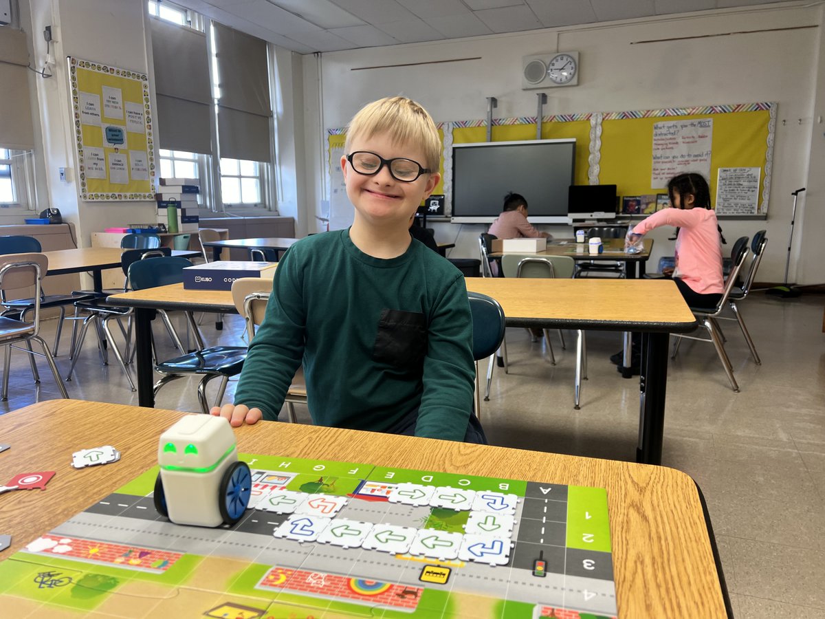 PS46QAlleyPond's tweet image. @NYCSchools @DOEChancellor @D26Team

Students at P.S. 46Q participated in Computer Science Education week and learned about programming our screen-free robots!

#CSforAllNYC #CSEdWeek2023