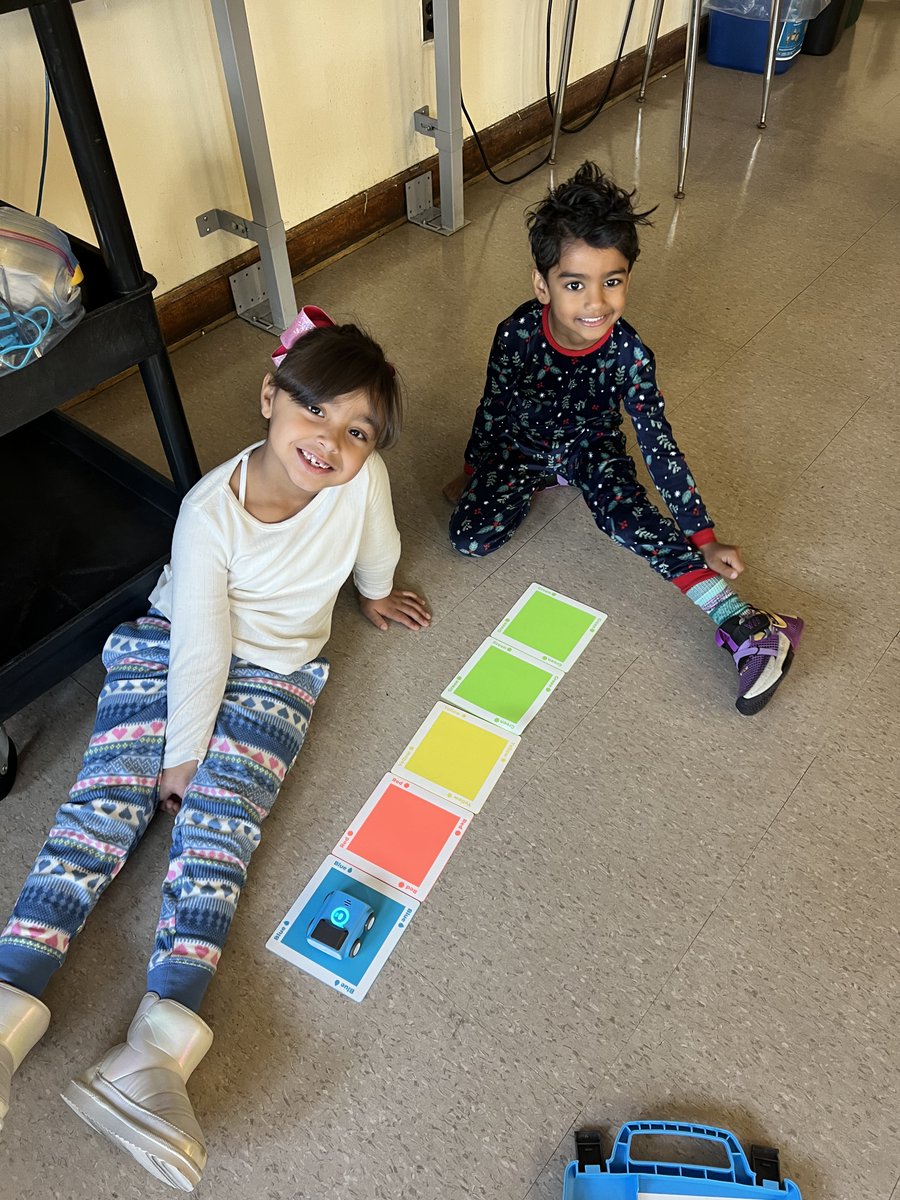 PS46QAlleyPond's tweet image. @NYCSchools @DOEChancellor @D26Team

Students at P.S. 46Q participated in Computer Science Education week and learned about programming our screen-free robots!

#CSforAllNYC #CSEdWeek2023
