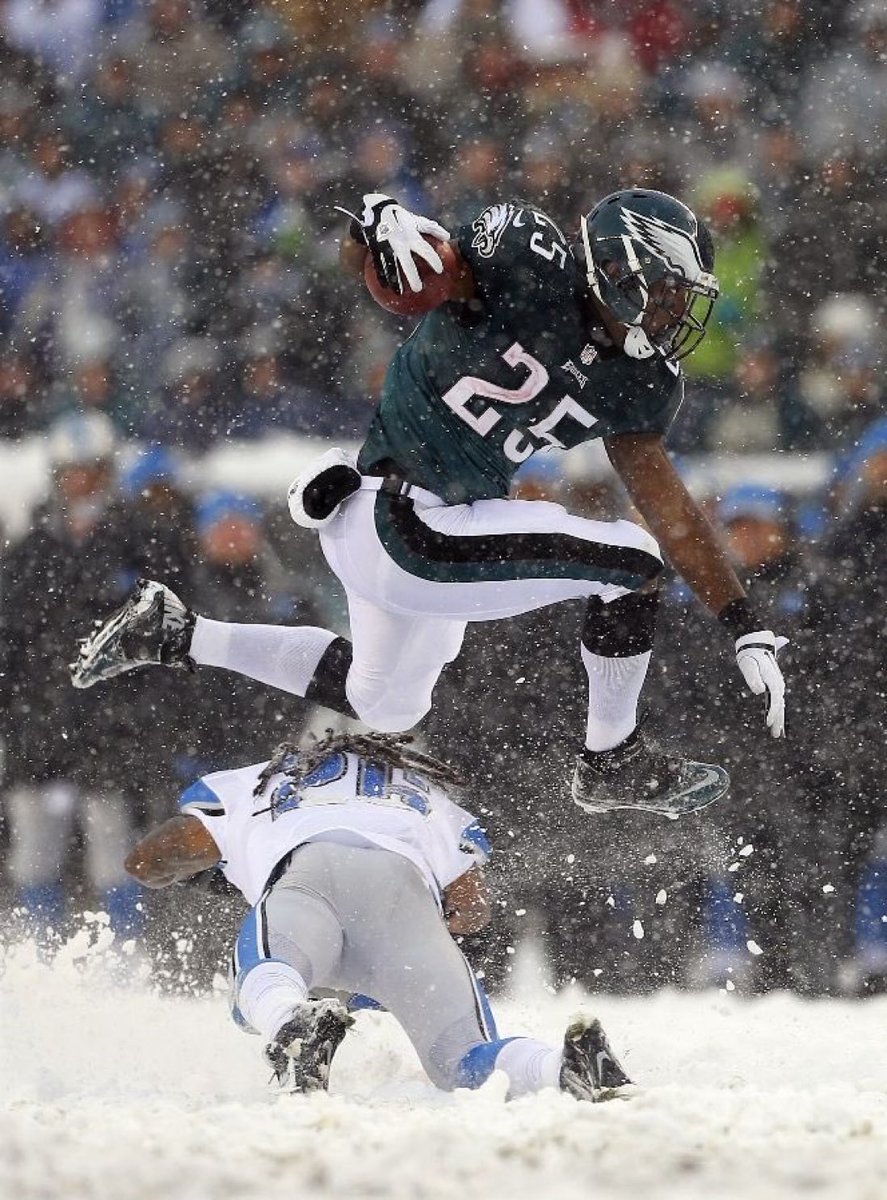 TerryFranconia's tweet photo. This will always be one of the hardest pictures in Eagles history #FlyEaglesFly https://t.co/J1CzEkypv1