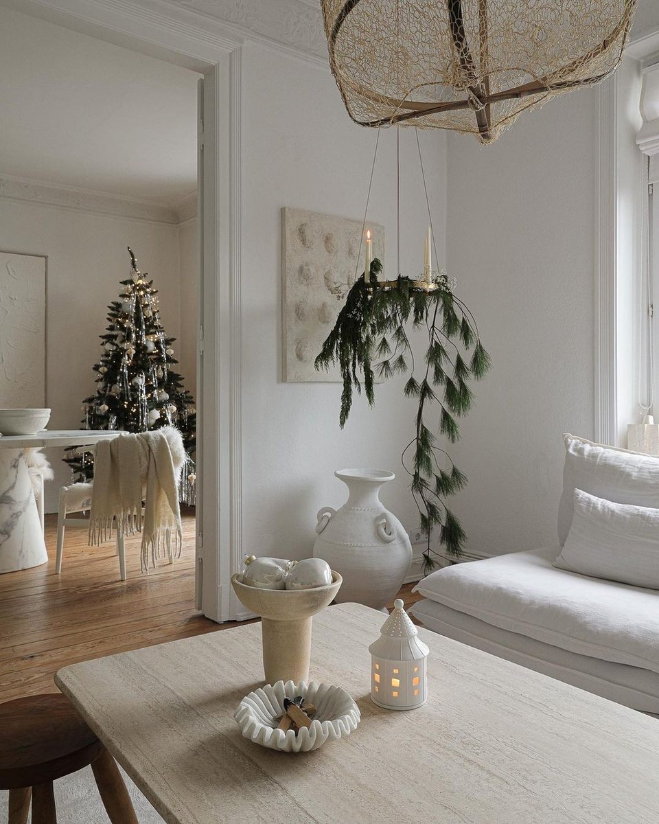 ELLEDecoFR's tweet photo. Cocon de Noël 🎄

📸 @bohostyleliving

#interiordesign #cozyhome #adventskranz #weihnachtsdeko #solebich #nordichome #christmasdecor #wohnzimmer #altbauliebe #altbauwohnung #nordicminimalism #softminimalism #weihnachten https://t.co/YjJasNHehG