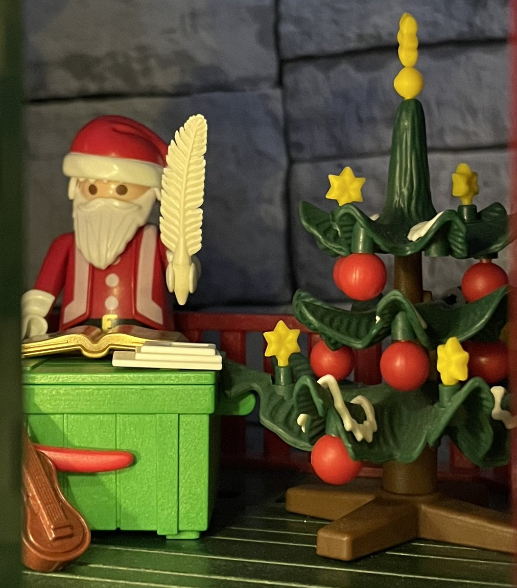 GAZmonkeyboy's tweet photo. @playmobil he’s getting ready 🎅🏻 https://t.co/IifMZutHP1