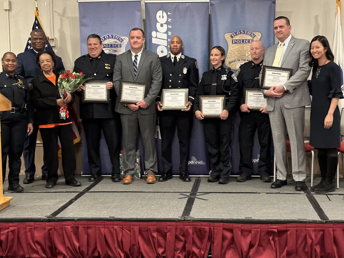 BostonFire's tweet photo. Congratulations to LT. Henry Perkins of the Fire Education Div. His quick response and actions saved the life of a woman who was not breathing. Lt.Perkins &amp; BPD Officers were awarded the ⁦@bostonpolice⁩ Commissioner Commendation for their life saving efforts. https://t.co/6718yE2I2u