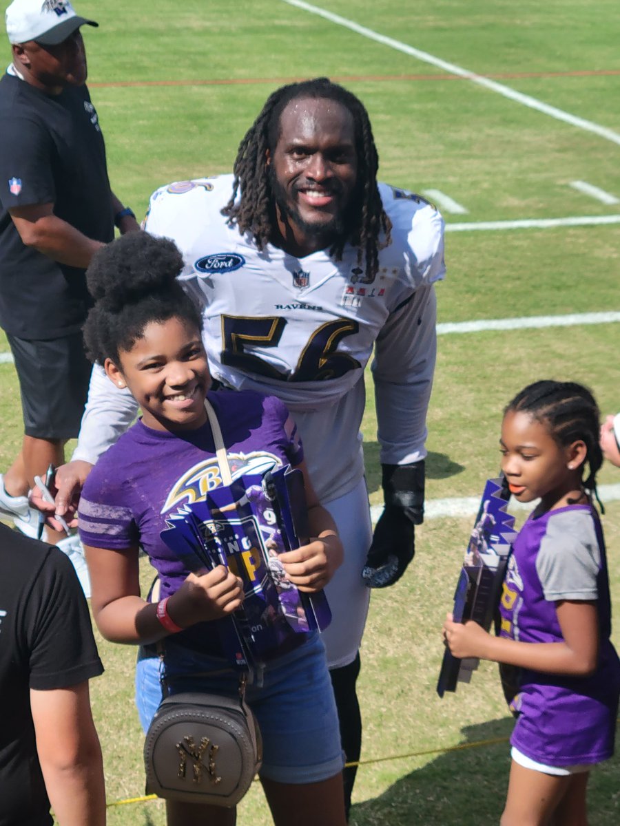 MommaNea's tweet photo. My oldest gbaby birthday twin 🤗 This during training camp last year. LeyLey was so excited. Thank you @bynestime56 💜🖤💪🏾💯 #PlayedLikeARaven #AlwaysARaven https://t.co/zXdpJKiXTm