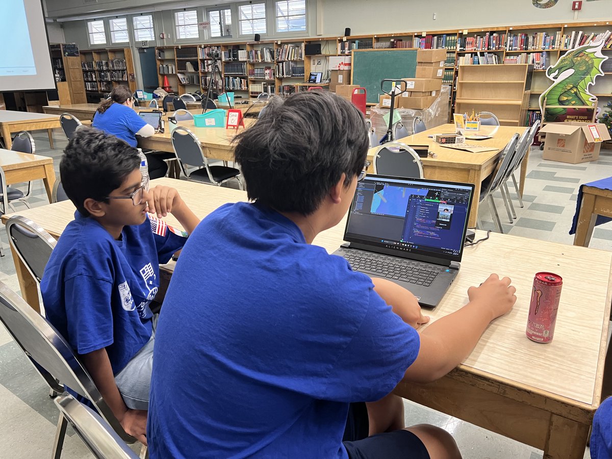 This week is @laschools #ComputerScienceWeek. At
<a href="/HaleCharter/">Hale Charter Academy</a> the NASA APP Development Challenge team presented their project to industry professionals! They are getting ready to submit their project to the #NASA_ADC!
#NextGenSTEM <a href="/CTE_LLearningLA/">CTE-Linked Learning L.A.</a>