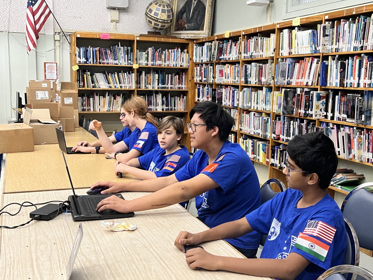 HaleCharter's tweet photo. This week is @laschools #ComputerScienceWeek. At
@HaleCharter the NASA APP Development Challenge team presented their project to industry professionals! They are getting ready to submit their project to the #NASA_ADC!
#NextGenSTEM @CTE_LLearningLA https://t.co/jItA2ApxVJ