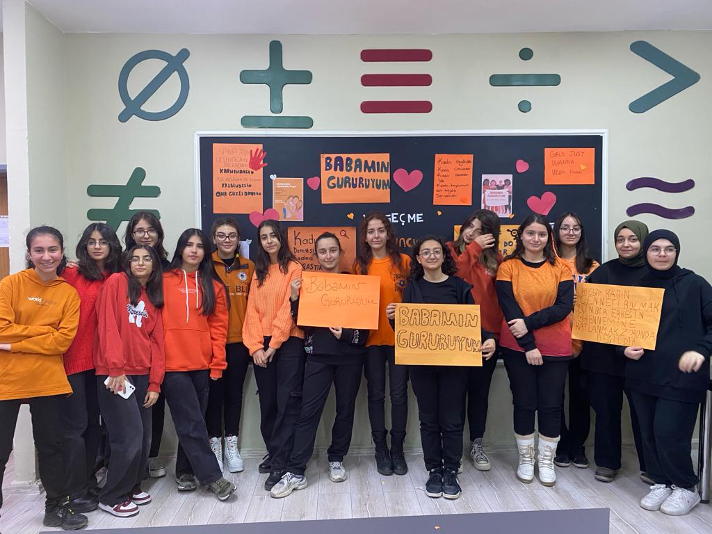 fen_cemil's tweet photo. UNFPA Cinsiyet Eşitliği Programı kapsamında İzmir Dokuz Eylül Üniversitesi 8. Turuncu Zirvesine  katılım sağlayacağız. Öğrencilerimiz ve öğretmenlerimiz çalışmalarını hazırladılar.
#KadınaŞiddeteHayır
#BabamınGururuyum 
@mehmetyigitmem 
@muratbalta06 
@elazigmem 
@OBirtekocak https://t.co/DNKlcrUMmw