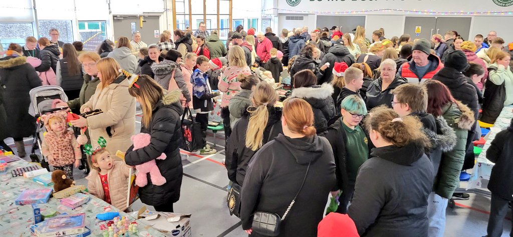 KnightsridgePr1's tweet photo. Thank you so much for everyone's support at our Christmas Fayre this afternoon. 
🎄
Thank you for all your contributions and to our different stall holders. A big thank you to the local businesses who kindly donated raffle prizes. Thanks to @wlfoodbank for your support also.
⛄️ https://t.co/7vdlXb25An