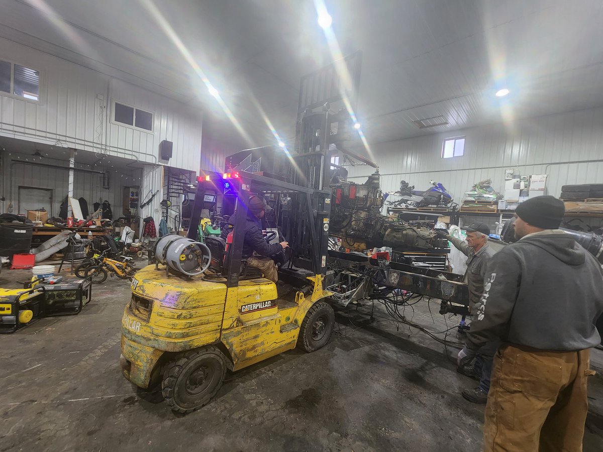 philip_buhler's tweet image. One of This month&apos;s shop custom jobs. Drive train and rear clip donor truck to go into a different truck for customer. #customwork #cat #dieselkeepstheworldgoing