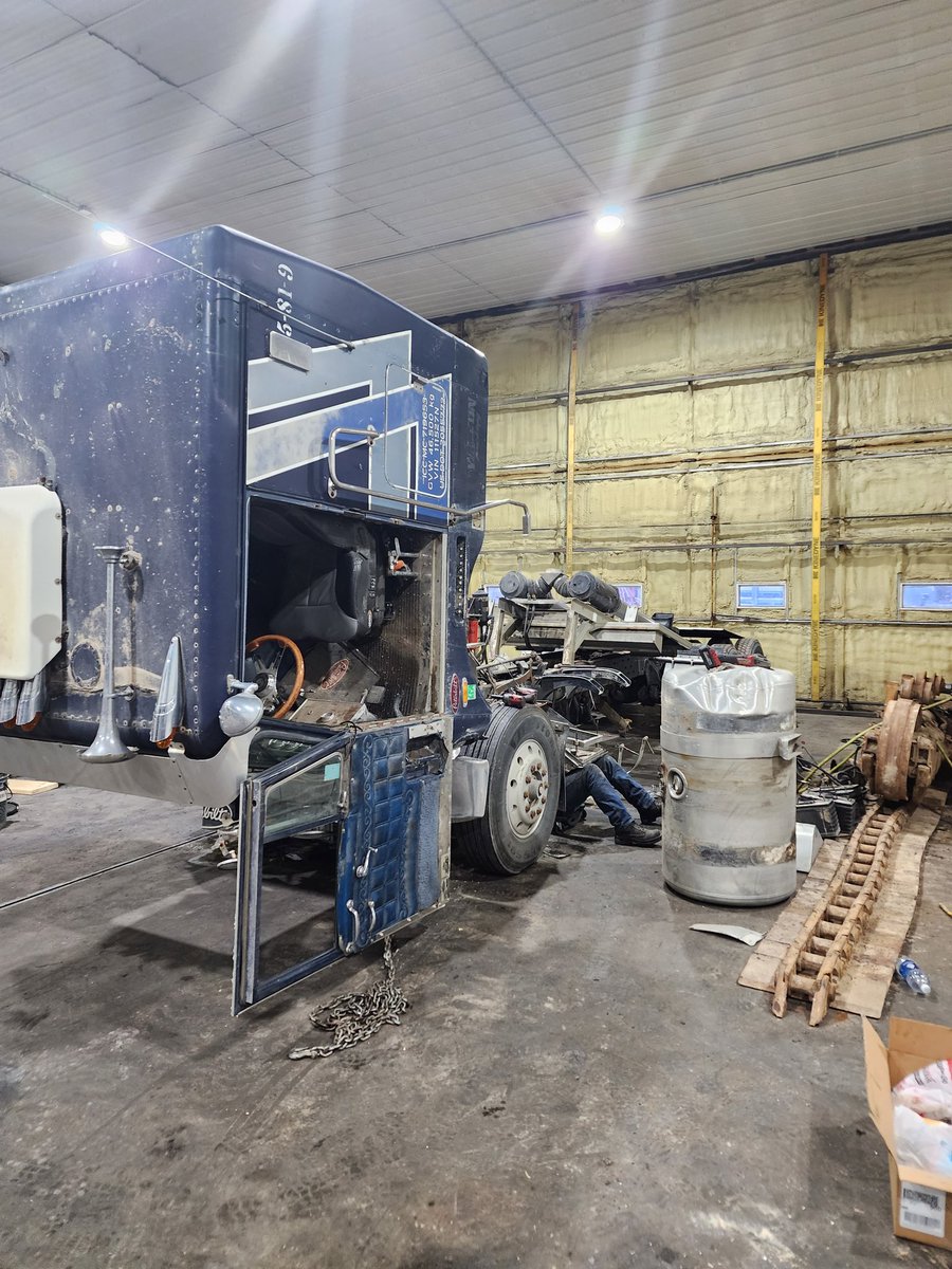 philip_buhler's tweet image. One of This month&apos;s shop custom jobs. Drive train and rear clip donor truck to go into a different truck for customer. #customwork #cat #dieselkeepstheworldgoing