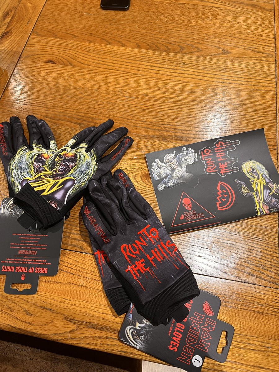 ajselwood's tweet photo. Totally forgot I had ordered these! Defo fair weather riding gloves #ironmaiden #melonoptics #killers #runtothehills #absolutemtb https://t.co/b3PYZ93BLW