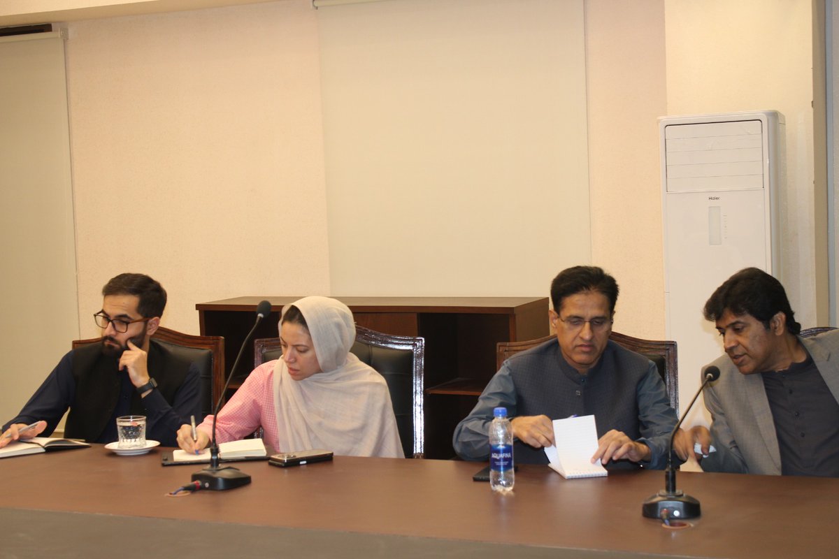 DCKarachiEast9's tweet photo. Deputy Commissioner East conducted a meeting with all Assistant Commissioners of District East to take an update on the developments in each subdivision and discuss issues that require immediate attention.
#DCEast #AssistantCommissioner #meetings https://t.co/z6eGwJYPUW