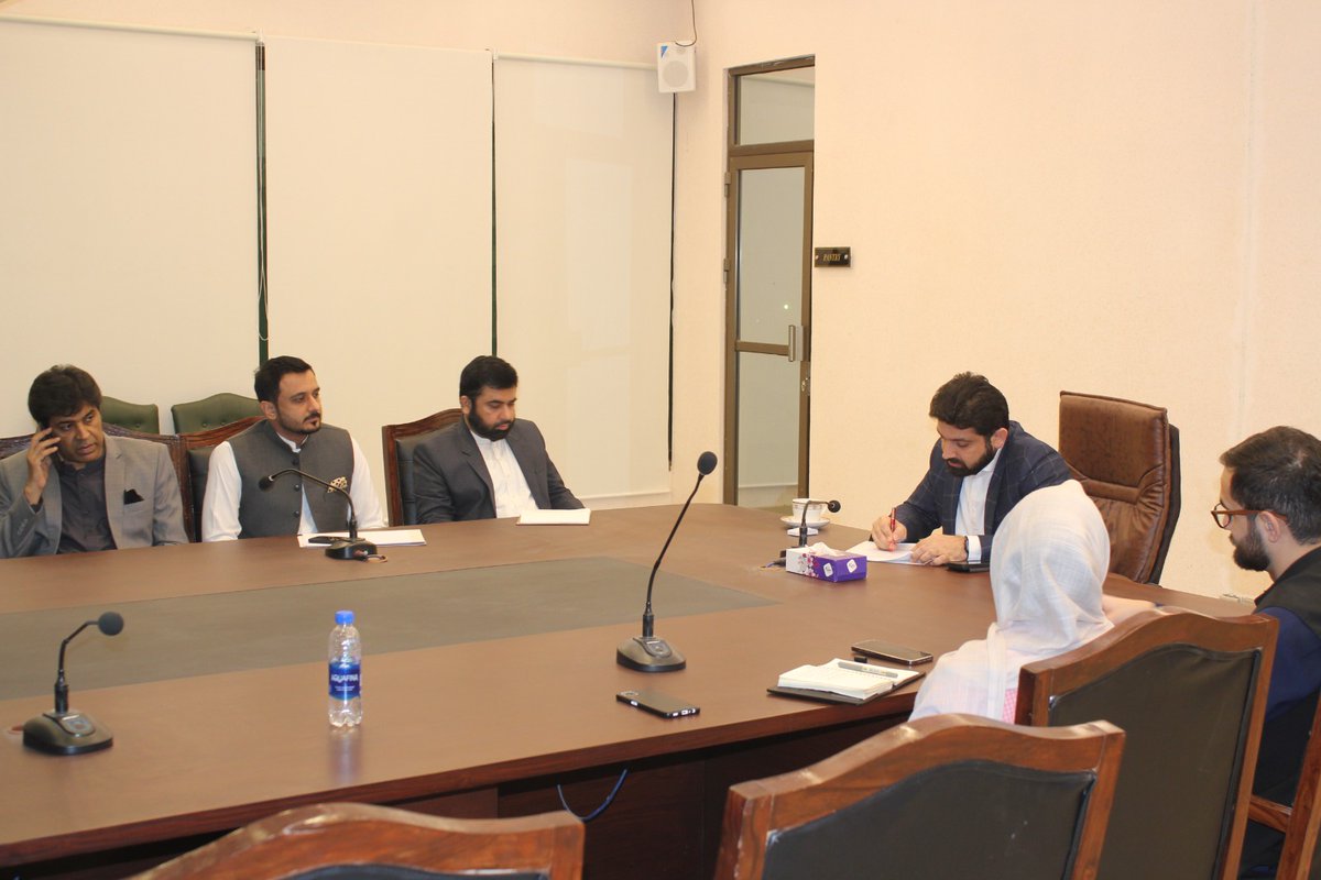 DCKarachiEast9's tweet photo. Deputy Commissioner East conducted a meeting with all Assistant Commissioners of District East to take an update on the developments in each subdivision and discuss issues that require immediate attention.
#DCEast #AssistantCommissioner #meetings https://t.co/z6eGwJYPUW
