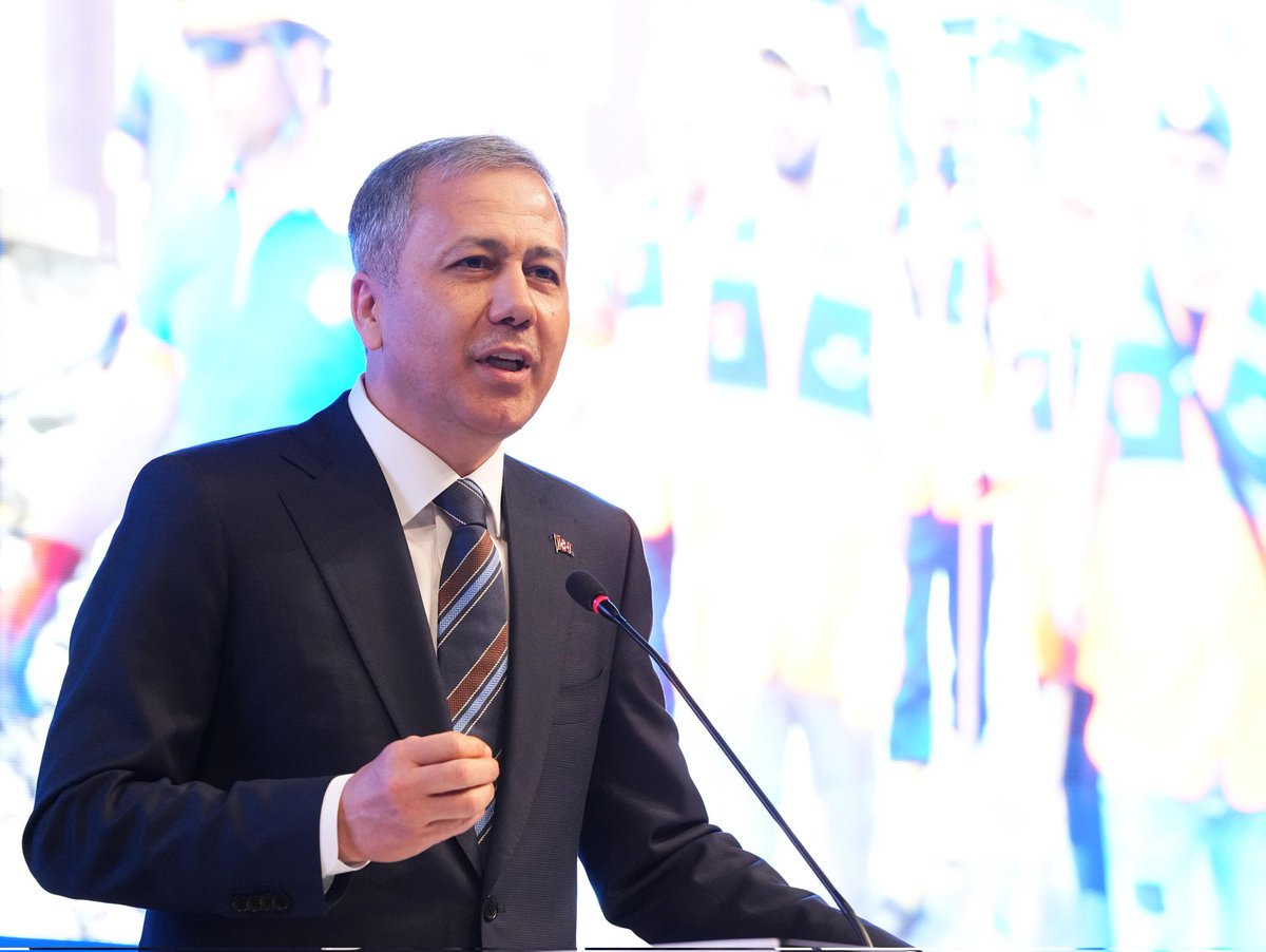 Sayın <a href="/EmineErdogan/">Emine Erdoğan</a> Hanımefendi’nin teşrifleriyle #DünyaGönüllülerGünü dolayısıyla ‘Türkiye Gönüllüleri Buluşması’ programına İçişleri Bakanımız Sayın <a href="/AliYerlikaya/">Ali Yerlikaya</a> katıldı.

Şule Yüksel Şenler Vakfı tarafından düzenlenen programda gönüllülük faaliyeti yapan kamu kurum ve