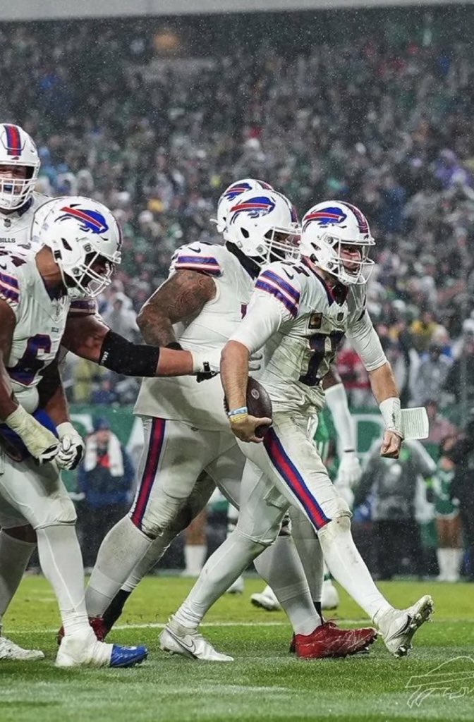 RGIII's tweet photo. Josh Allen is a Great QB, turnovers be damned. Period end of story. Only player not named Patrick Mahomes with 100 + total touchdowns since 2021. 2nd in wins and 4th in playoff wins since 2018. Bills are 6-6 but their Championship window isn’t closed as long as they have Allen. https://t.co/7Jt59sLpXD