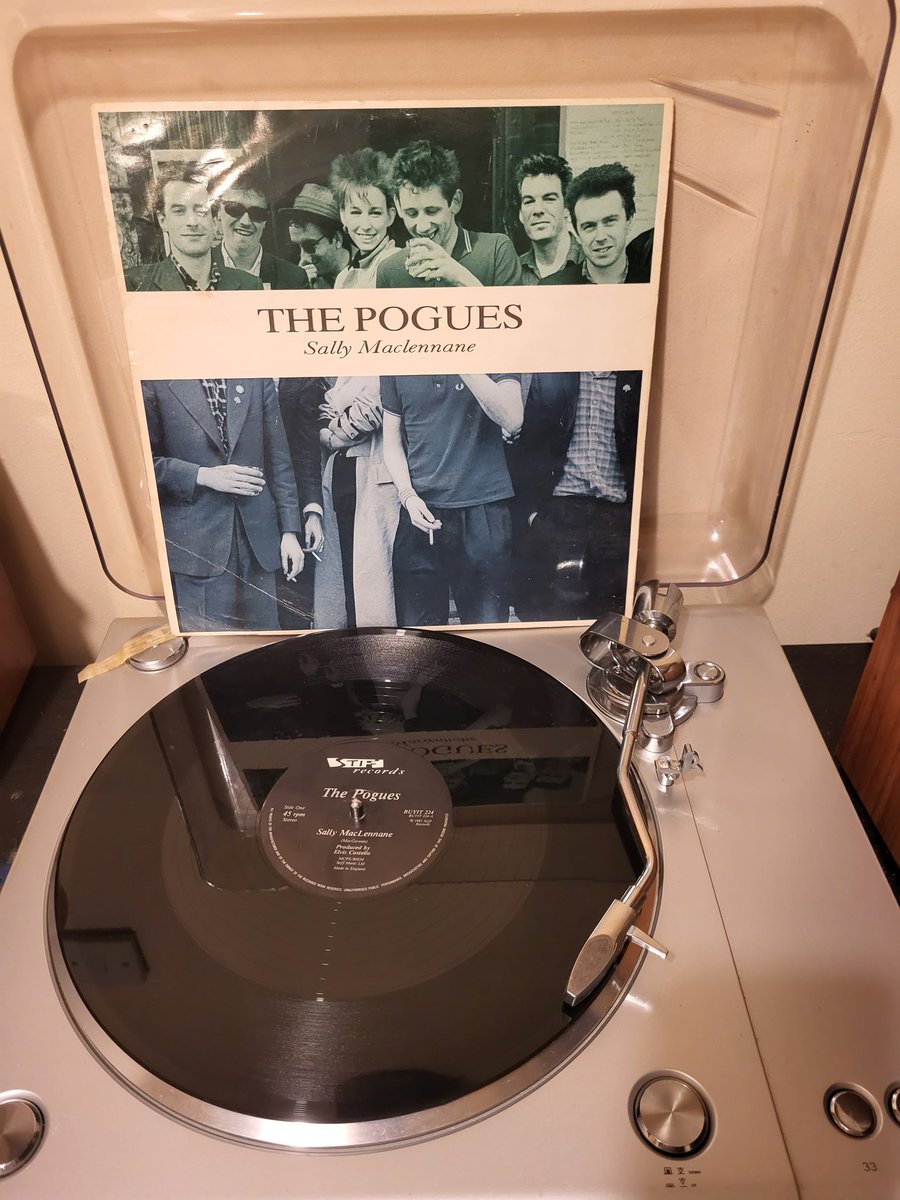 Thank you <a href="/Victoriamary/">@victoriamary</a> and <a href="/poguesofficial/">The Pogues</a> for allowing us to share today with you. A beautiful send off for a beautiful person who has been part of all my adult life. 💔
Ar dheis Dé go raibh a anam #ShaneMacGowan