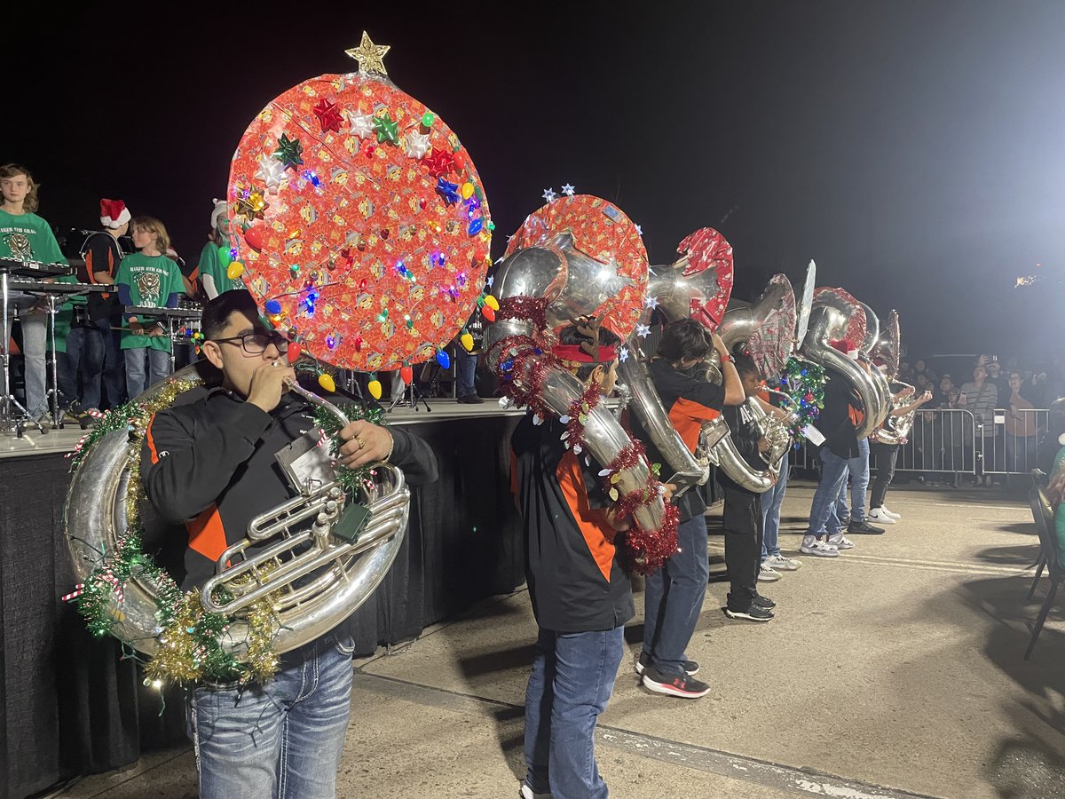 lpisd's tweet photo. A few scenes from Christmas on Main. More photos here https://t.co/qf0Bi2ksMn. #LPLegacy https://t.co/cGnefSjosv