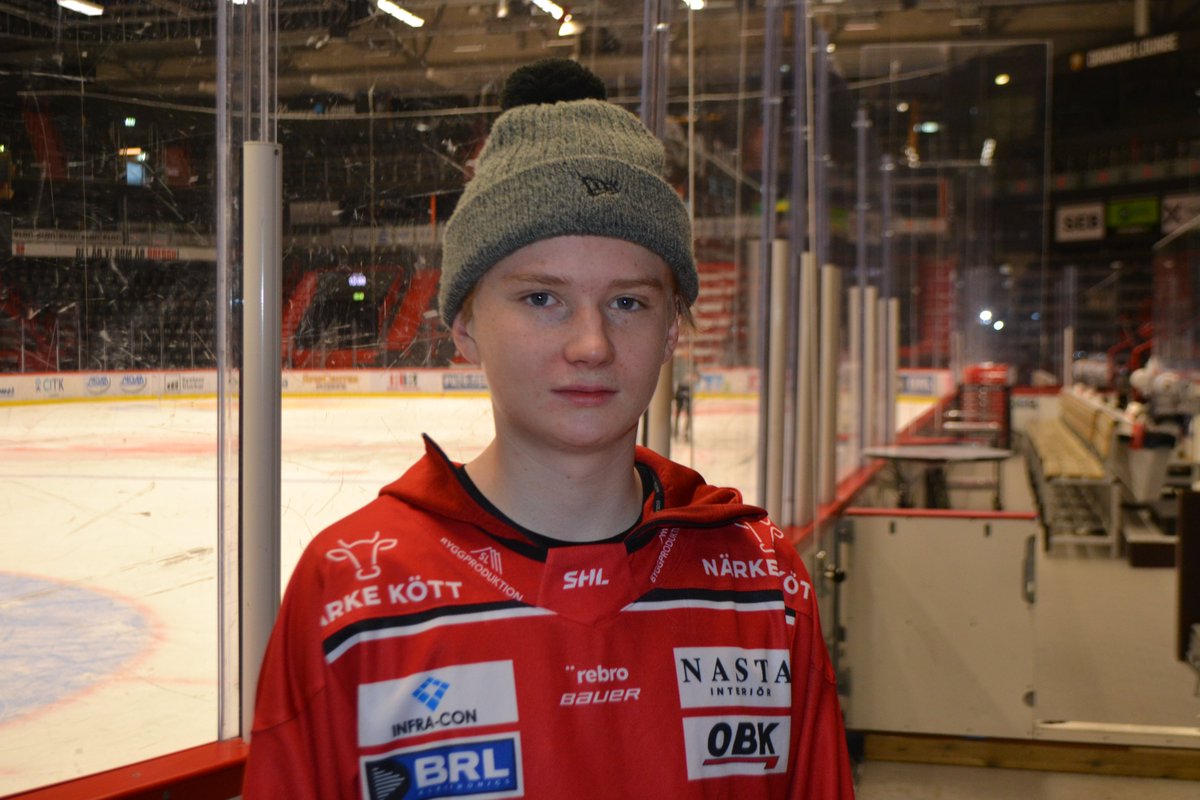skrivsmedjan's tweet photo. Häftig dag i Örebro. Intervjuer med Jonathan Lekkerimäki, Liam Danielsson, Maja Armborg och Herman Liv kommer på @hockeysverige https://t.co/ZociAlQmux
