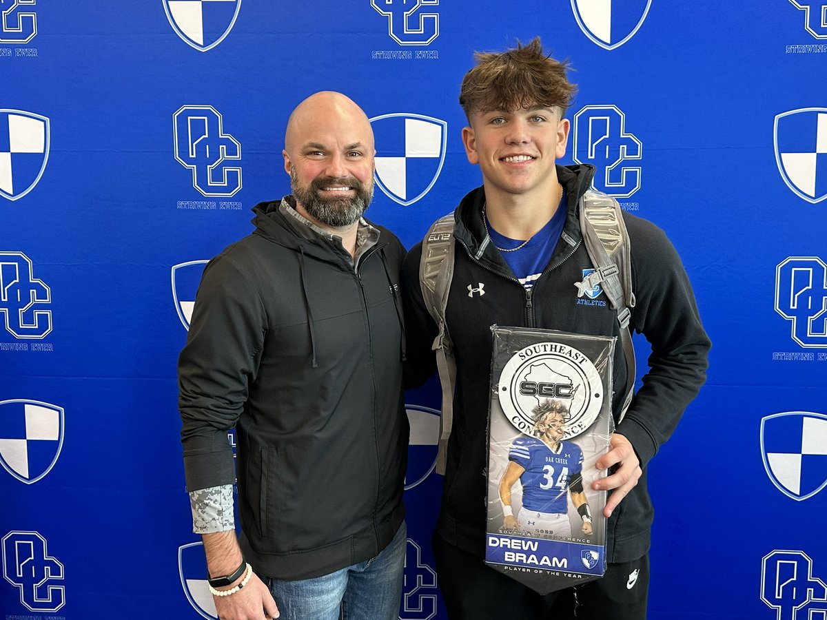 SEC_WI's tweet photo. Truly a pleasure to hand deliver one of our 1st Player of the Year canvases from the SEC to @DrewBraam ; Defensive POY in Football. @CollectibleCanv did a great job on these awards, thank you! https://t.co/F6afjUxYXg