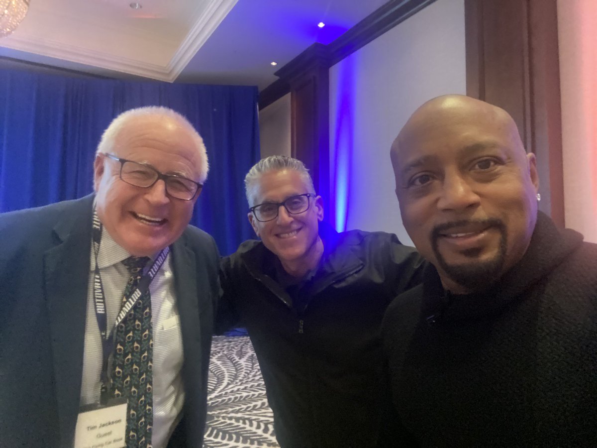 TimWJackson's tweet photo. Daymond John at #Autovate conference in Scottsdale w/ @Vogelheim @Cliff_Banks @TheSharkDaymond @LarrytheBruce Daymond cones off stage. Sees me on front row. Immediately says “Tim, I didn’t know you’d be here.” https://t.co/i5dBNManUI