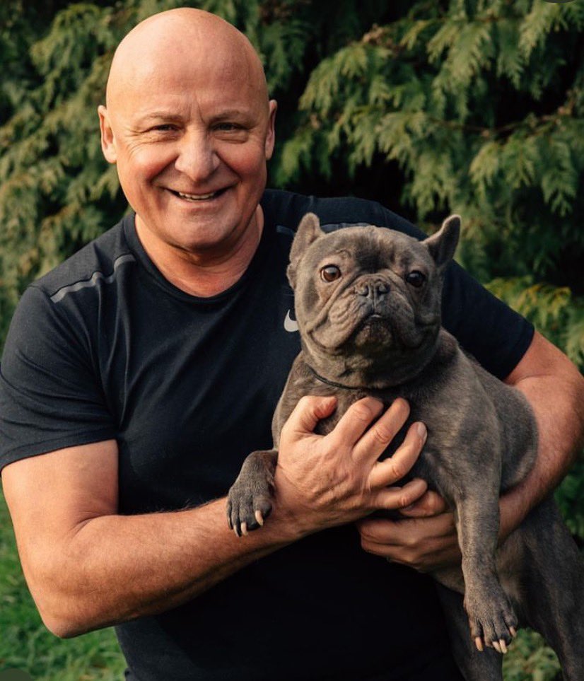 TheFoodSnobUK's tweet image. ⭐️QUICK FIRE COMPETITION⭐️ 

QUESTION: Which 90’s cooking show made this chef a household name ?

COMMENT your answer , LIKE &amp;amp; SHARE..

..and a bottle of Krug Grande Cuvee Brut 🥂 Champagne 🥂could be heading your way !

Random Draw Tomorrow (Saturday) at 7 pm !

🤞🏼Good Luck🤞🏼